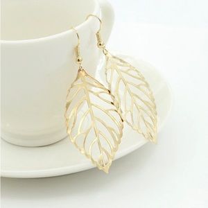🆕 Gold Colored Leaf Earrings!! 🍃🍃